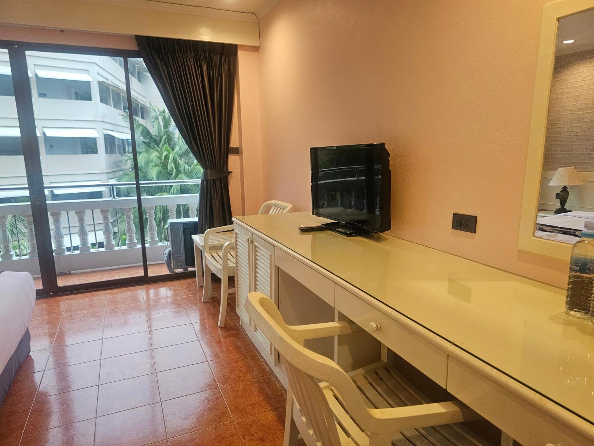 Patong Central Residence & Apartment Exterior foto