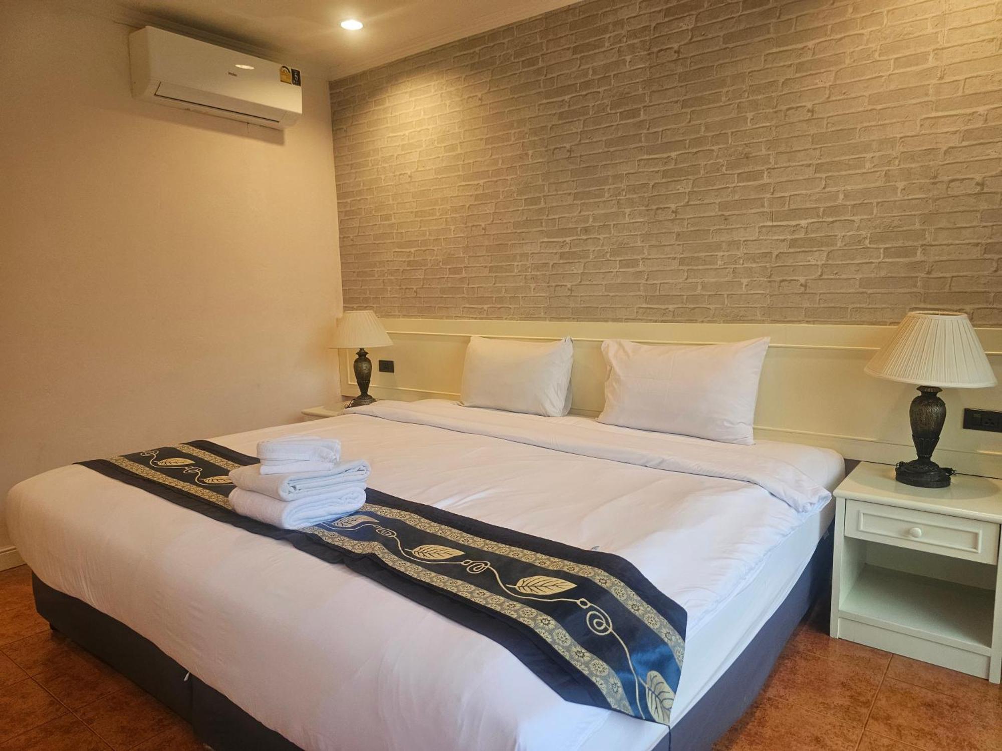 Patong Central Residence & Apartment Exterior foto